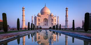 Здесь находятся чистые и комфортабельные пляжи